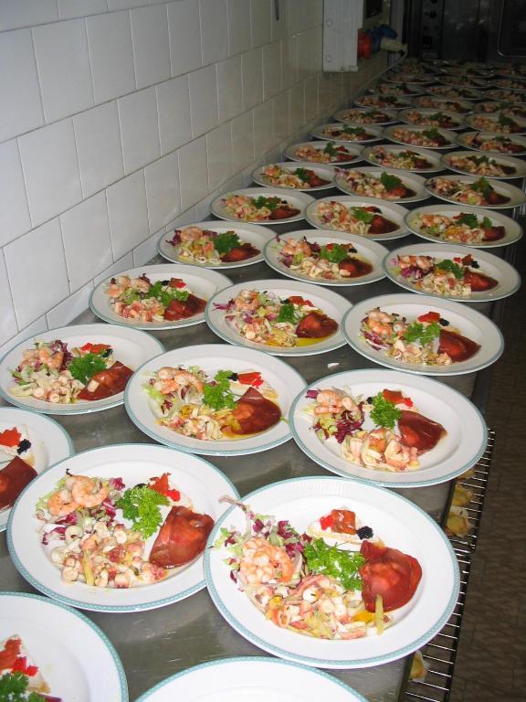Hotel Aquila D'Oro Misano Adriatico Bagian luar foto